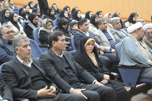 ملکان صحنه افتخارآفرینی برترین‌های کنکور ۱۴۰۴