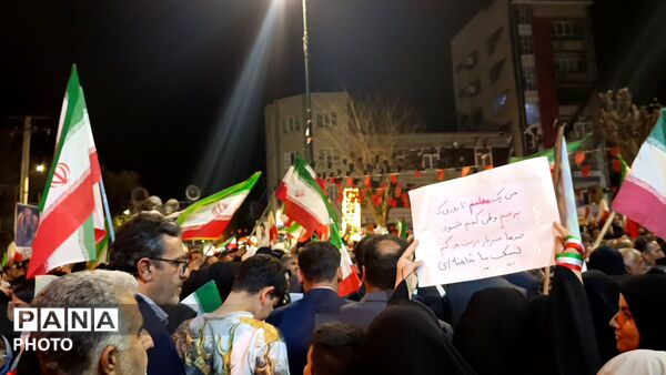 مدیرکل آموزش و پرورش استان مهمان ویژه‌ راهپیمایی شبانه دانش‌آموزان اسدآباد