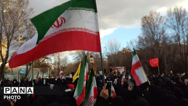 مردم ولایت مدار شهرکرد برای خون خواهی قائد امت به میدان ها آمدند