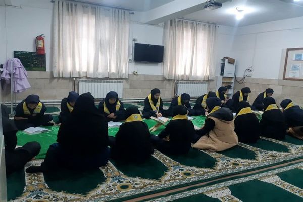 محفل انس با قرآن کریم در دبیرستان شهید مجید دهنوی نیشابور