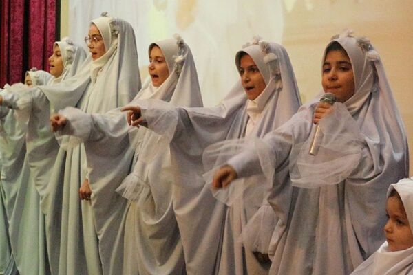 تجلیل از مقام مادر و گرامیداشت مقام حضرت فاطمه(س) در جشن روز مادر دانشگاه آزاد فیروزکوه