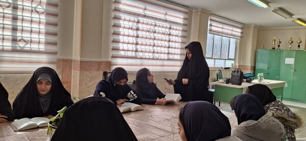 قرائت قرآن هدیه دانش آموزان دبیرستان شهید عیسی وند به روح سید حسن نصرالله