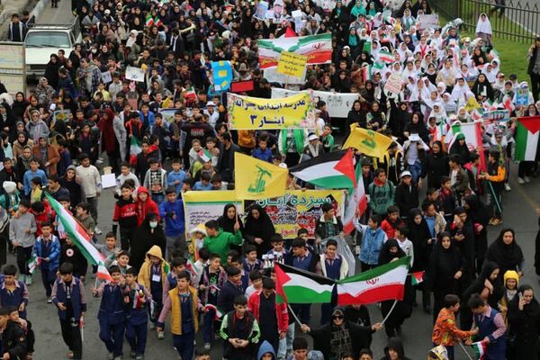 حضور پرشور دانش‌آموزان فشافویه در راهپیمایی ۱۳ آبان