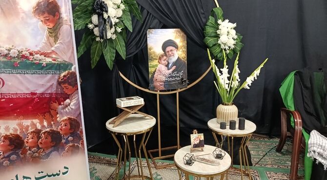 مراسم بزرگداشت رهبر شهید در اداره کل آموزش و پرورش یزد