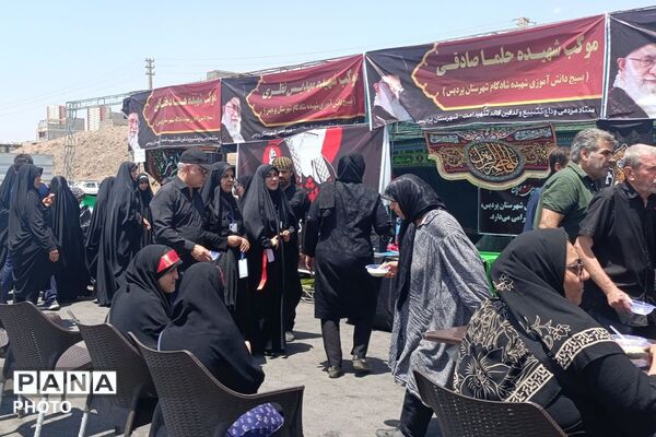 اجرای گروه سرود ریحانه‌الحسین پردیس در مراسم تشییع  رهبر شهید