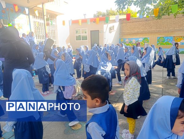زنگ آغاز مهر در دبستان دخترانه مهر و ماه آشخانه 