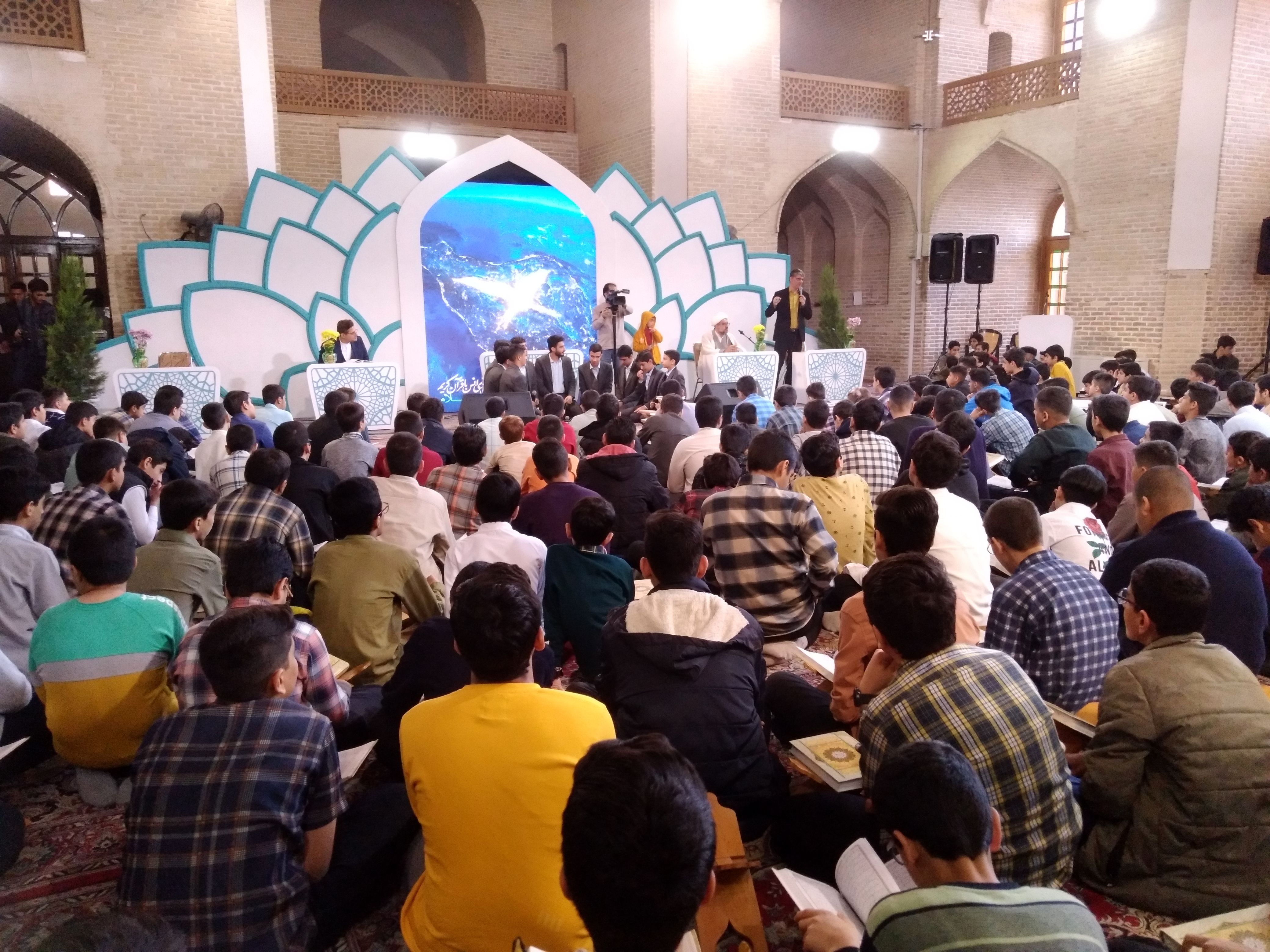 بزرگترین محفل دانش‌آموزی انس با قرآن در شهر یزد 