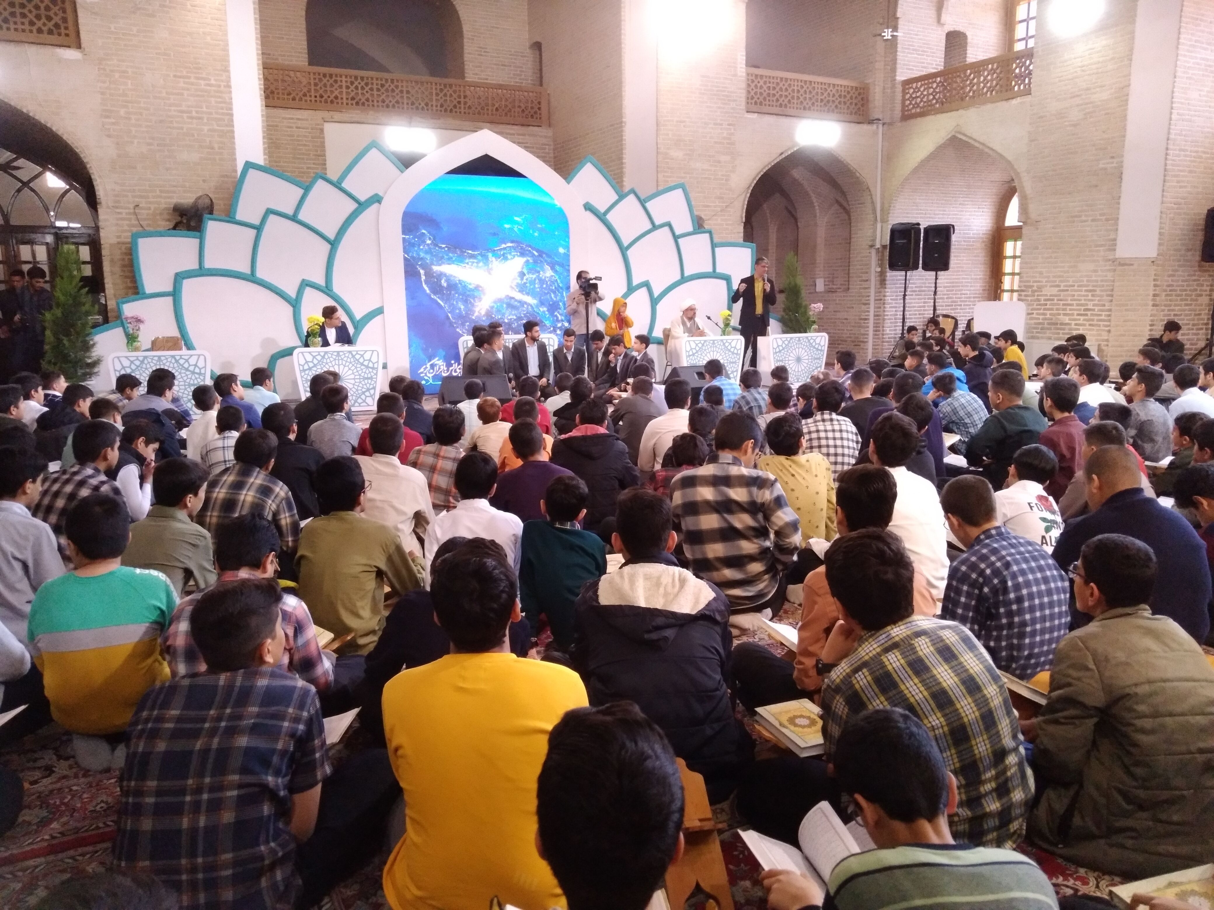 بزرگترین محفل دانش‌آموزی انس با قرآن در شهر یزد 