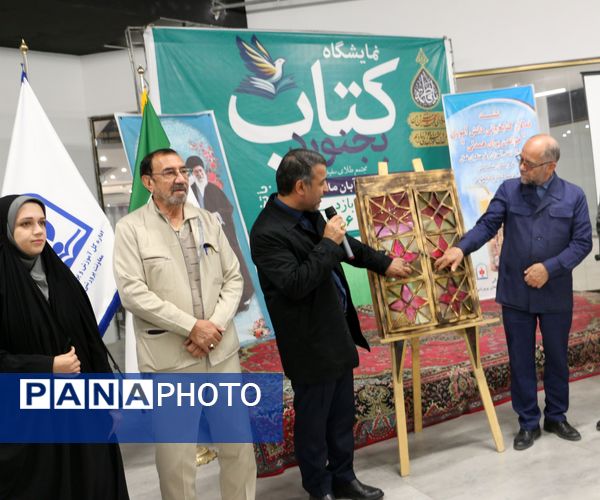 بازدید مدیرکل آموزش و پرورش خراسان شمالی از نمایشگاه هفته کتاب و کتابخوانی