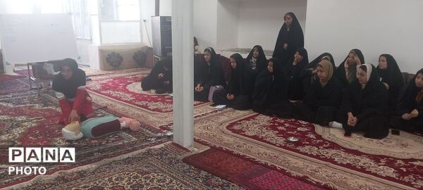 دوره‌ ی آموزشی کمک‌های اولیه و امداد و نجات در روستای سربالا