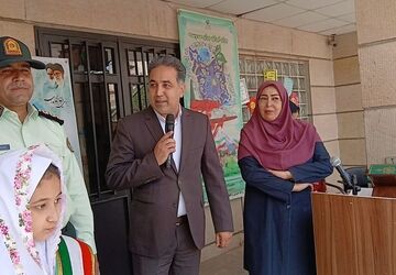 کلاس اولی‌ها با جشن شکوفه‌ها به مدرسه آمدند