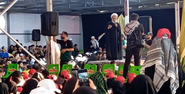 حضور پر شور مردم امام حسینی در پیاده روی اربعین