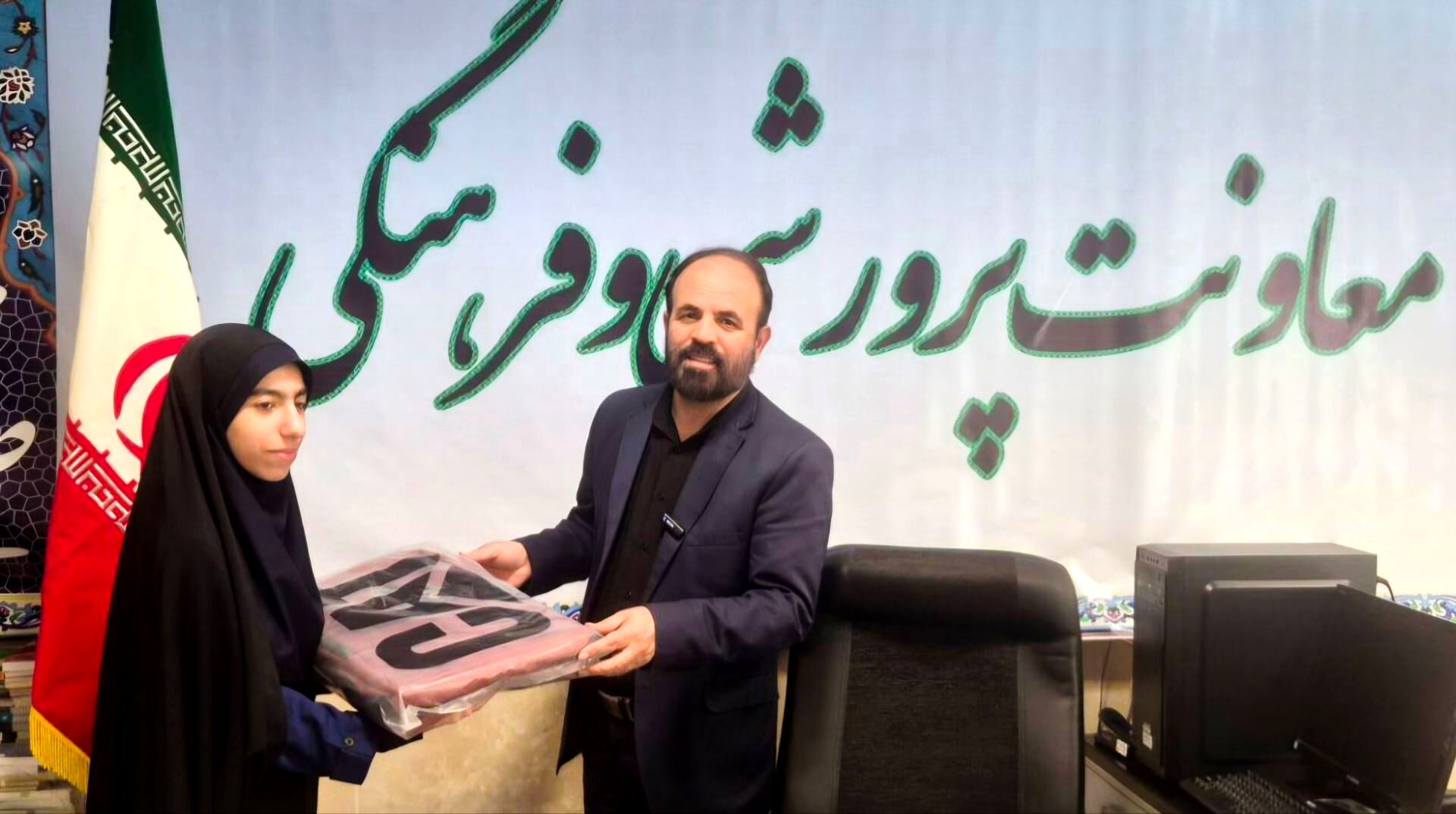 قدردانی معاون پرورشی آموزش و پرورش البرز از دانش‌آموزخبرنگار برتر پانا در ایام جنگ رمضان 