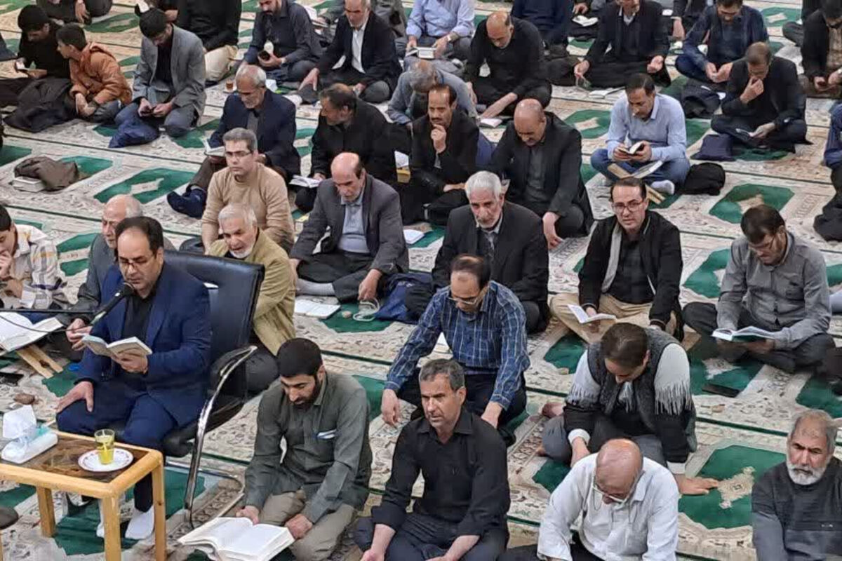 احیا با شکوه نخستین شب از لیالی قدر در مسجد جامع آباده