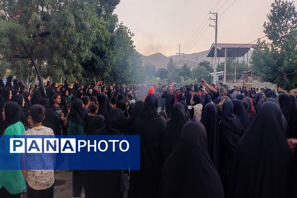 مراسم نمادین آتیش زدن خیمه ها در عصر روز عاشورا در شهر بار