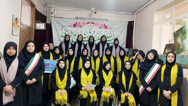 اردوی معنوی دانش آموزان دبیرستان شاهد تکتم در حرم مطهر رضوی