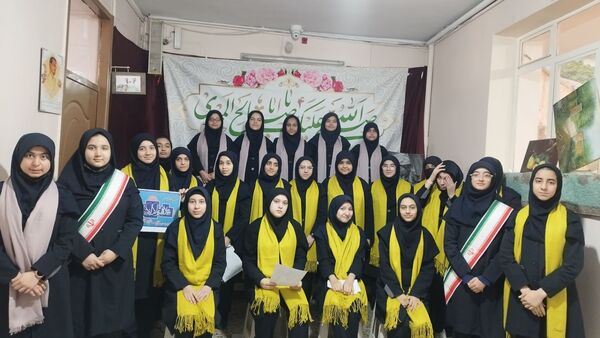 اردوی معنوی دانش آموزان دبیرستان شاهد تکتم در حرم مطهر رضوی