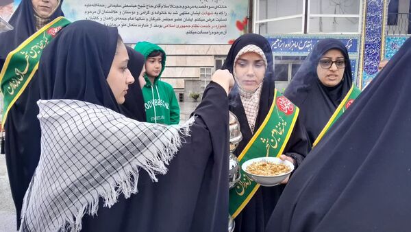 آیین بدرقه کاروان راهیان نور هنرستان بنت الزهرا هادی‌شهر 