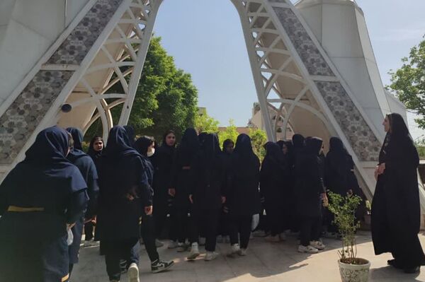 هفته مشاغل و بازدید دانش‌آموزان ناحیه 4 شیراز از دانشگاه فرهنگیان 