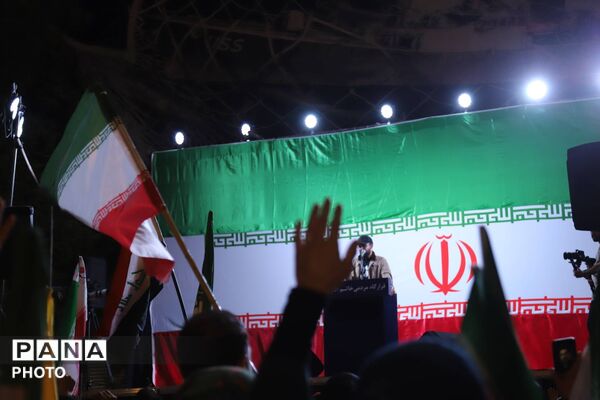 حضور پررنگ اداره آموزش و پرورش در راهپیمایی میدان انقلاب