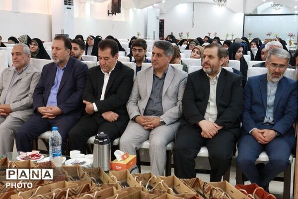 تجلیل از معاونین پرورشی و مربیان تربیتی منطقه ۱۴ تهران