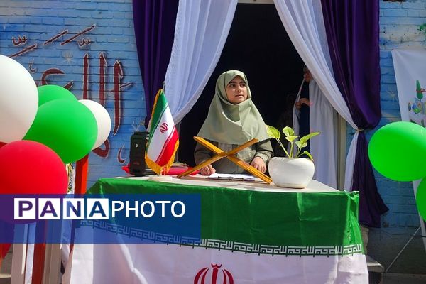 از درس تا دفاع مقدس،دانش آموزان پای کار یاد شهدا با طنین صدای زنگ مقاومت و ایثار 