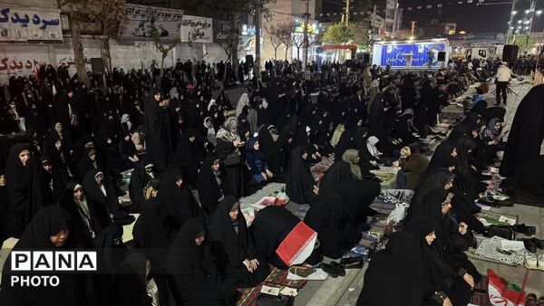 اقامه نماز استغاثه و تجدید بیعت در اجتماعات شبانه شهرستان ساوجبلاغ