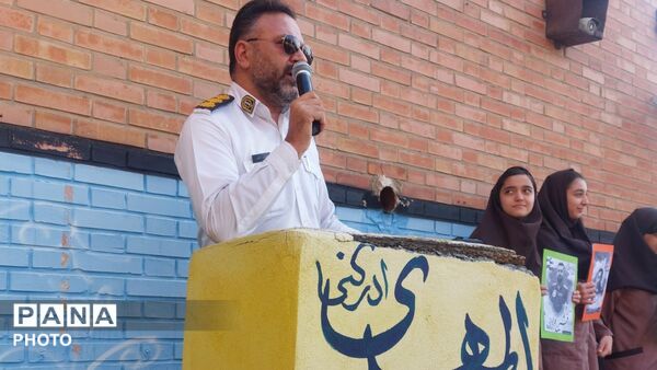 گرامیداشت هفته نیروی انتظامی در مدرسه فرهنگیان عترت