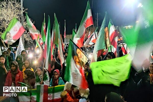 حضور در تجمعات خیابانی یعنی هیات من الذله در برابر دشمن زورگو و دروغگو