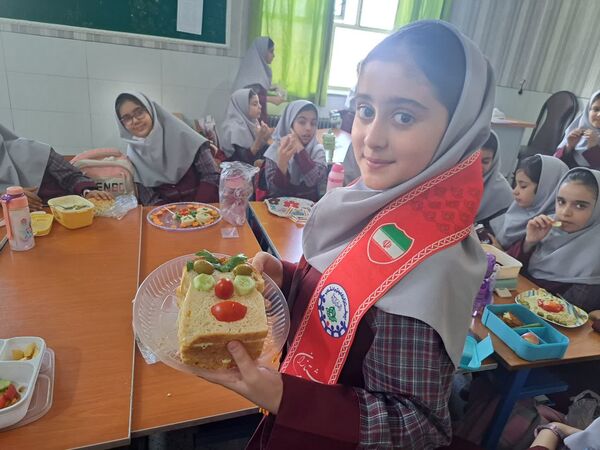 جشن روز جهانی تخم مرغ در دبستان دخترانه الزهرا یزد