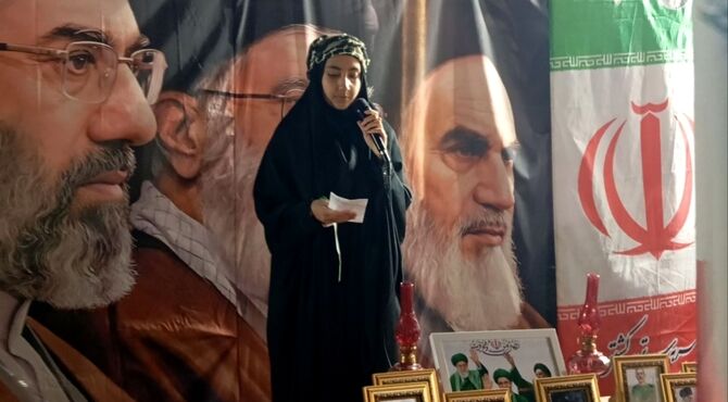 رجزخوانی دانش‌آموز خبرنگار پانا در بلوار اندیشه مشهد