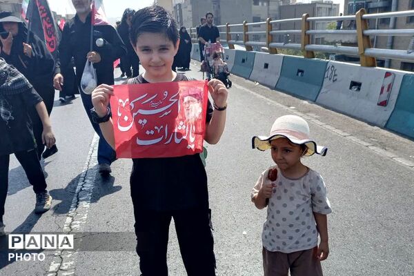 خروش نوجوانان در بدرقه رهبر شهید