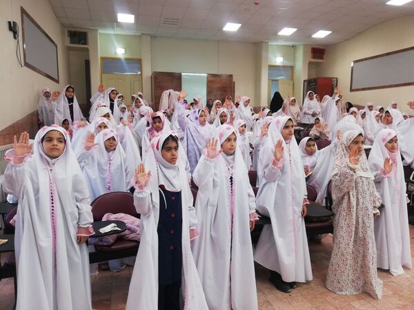 جشن عبادت در دبستان دخترانه تکتم