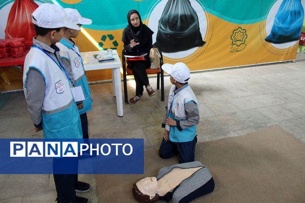 رقابت گروه‌های منتخب مدارس پسرانه استان قم در نخستین جشنواره سفیران سلامت 