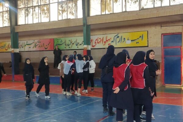 مسابقات ورزشی بین مدرسه‌ای در رباط‌کریم