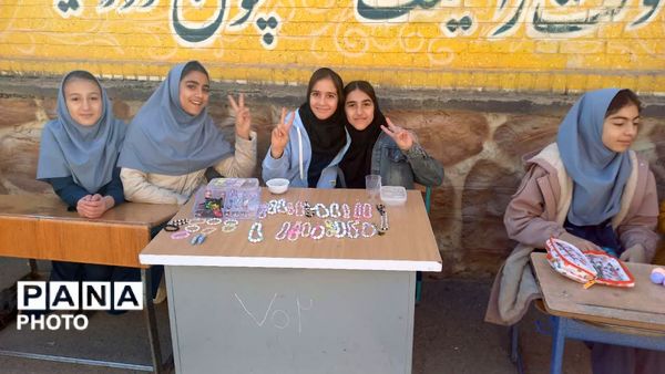نمایشگاه بازارچه کسب و کار دانش‌آموزی در مدرسه شهید رجایی