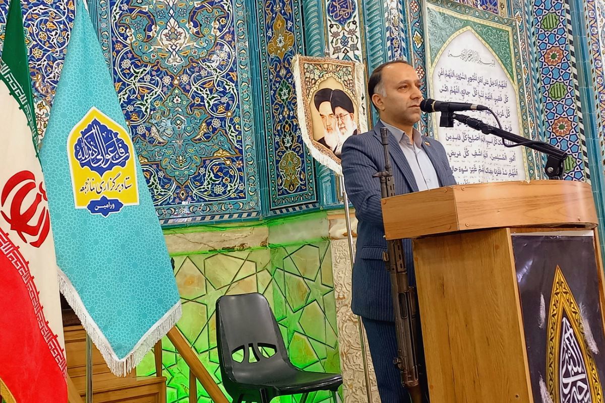 اقامه نماز جمعه ورامین در مسجد صاحب‌الزمان(عج)