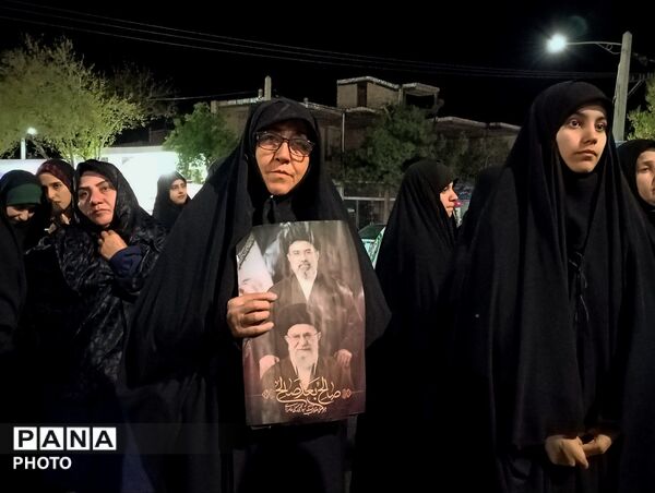 دانش‌آموزان شهرستان مانه در راهپیمایی‌های شبانه در جنگ رمضان 
