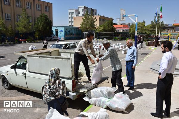 توزیع 3 هزار و 700 بسته نوشت‌افزار میان دانش‌آموزان نیازمند نیشابور