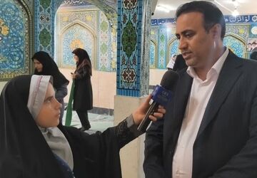 اقامه نخستین نماز جماعت سال تحصیلی جدید در دبیرستان فرهنگیان ناحیه ۴ اصفهان