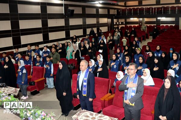 گردهمایی بزرگ خبرنگاران دانش آموز پانا در شهرستان شهریار و تجلیل از فعالان این عرصه