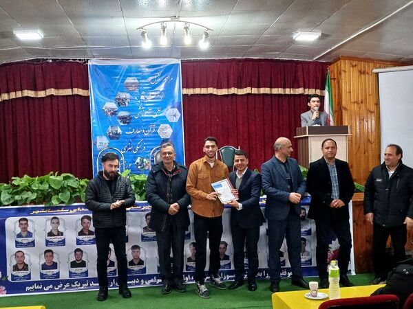 مراسم تقدیر از نفرات برتر دبیرستان نمونه‌ شهدای‌ سلمانشهر عباس‌آباد