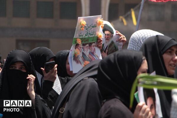 آخرین وداع با قائد شهید: پیکر مطهر آیت‌الله سیدعلی‌خامنه‌ای در میان سیل عاشقان به مصلی تهران رسید 