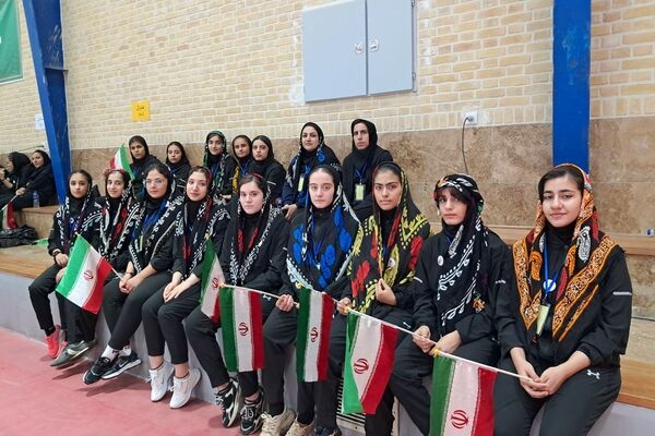 قاب‌های ماندگار از افتتاحیه مسابقات ورزشی دانش‌آموزان دختر منطقه ۴ کشور در همدان
