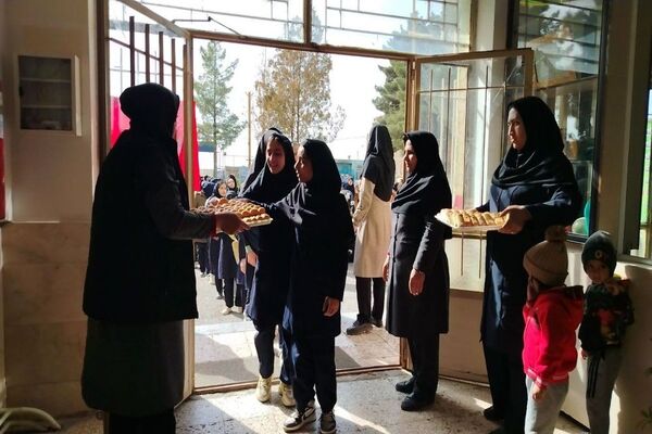 گلبانگ زنگ چهل و هفتمین پیروزی انقلاب اسلامی در مدرسه شهید مجید دهنوی 
