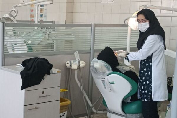 بازدید دانش‌آموزان دبیرستان شهدای علم‌ و فناوری بهارستان دو از دانشکده دندانپزشکی تهران 