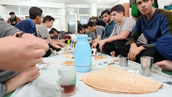 حلقه‌های معرفتی دانش‌آموزان معتکف دبیرستان ماندگار امام صادق(ع) قم