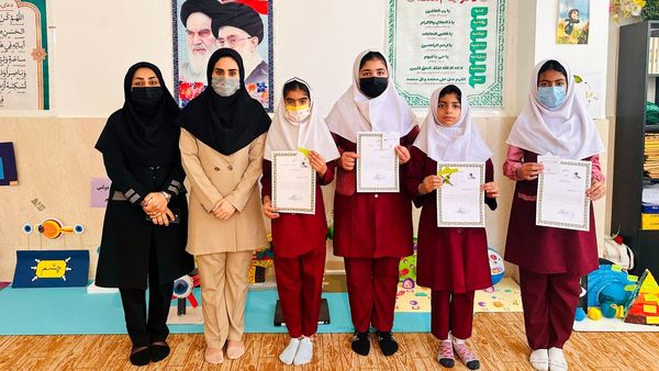 تقدیر از برگزیدگان ویژه‌برنامه هفته جهانی فضا در مدارس حاجی‌آباد