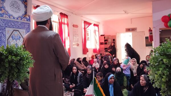 جلسه آموزش فرزند پروری برای والدین در مدرسه دخترانه مهندس رحمانی فرد ناحیه یک مشهد 