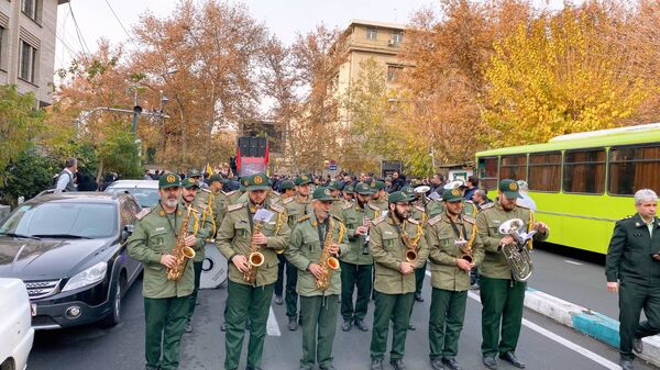 شکوه حضور فرهنگیان مناطق تهران در تشییع شهید گمنام